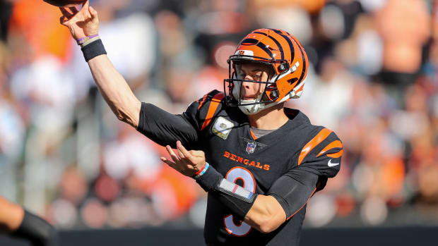Joe Burrow throws a pass.